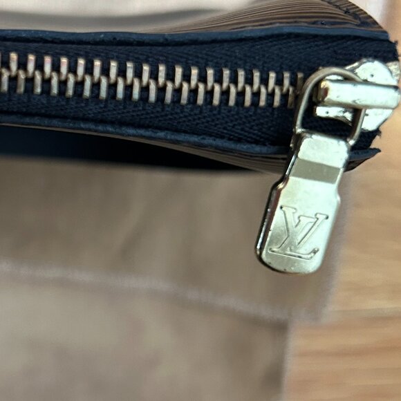 LOUIS VUITTON BLACK EPI LEATHER POCHETTE POUCH BAG - Picture 16 of 16